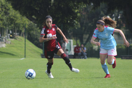 Fabiola Ibarra e Ivonne Meis durante el juego de la Jornada 2 del Torneo Apertura 2019 de la Liga BBVA MX Femenil, entre Atlas Femenil y Ray