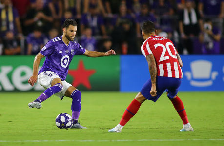 Graham Zusi goes against Vitolo — soccer — MLS, soccer, allstar
