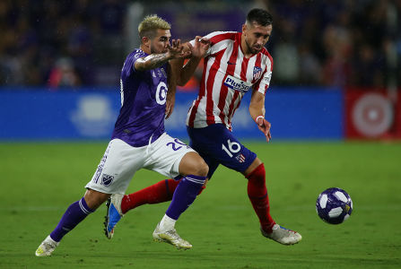 Héctor Herrera fights off 	Alejandro Pozuelo — soccer — MLS, soccer, allstar
