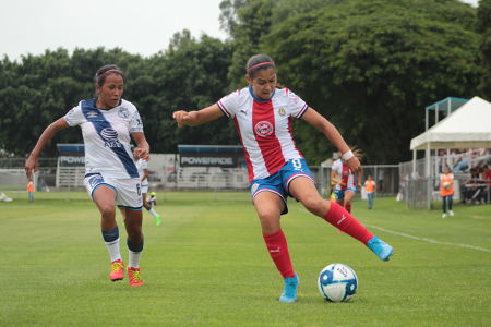 Nicole Pérez durante el juego de la Jornada 4 del Torneo Apertura 2019 de la Liga BBVA MX Femenil, entre Chivas Femenil y Puebla, disputado 