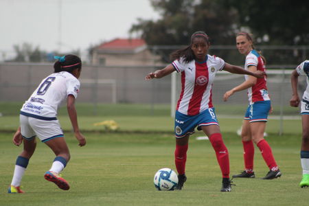 Miriam Castillo durante el juego de la Jornada 4 del Torneo Apertura 2019 de la Liga BBVA MX Femenil, entre Chivas Femenil y Puebla, disputa