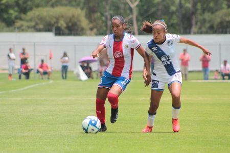 Miriam Castillo durante el juego de la Jornada 4 del Torneo Apertura 2019 de la Liga BBVA MX Femenil, entre Chivas Femenil y Puebla, disputa