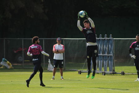 Raúl Gudiño durante el entrenamiento previo a la Jornada 2 del Torneo Apertura 2019 de la Copa MX, celebrado en Verde Valle. — Apertura 2019