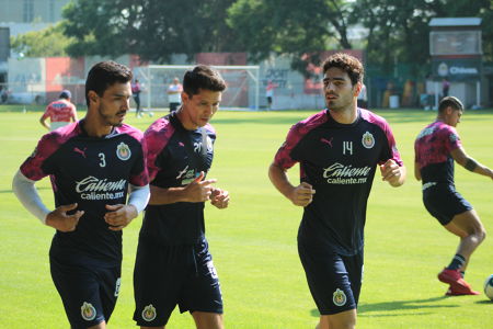 Oswaldo Alanís, Jesús Molina y Antonio Briseño durante el entrenamiento previo a la Jornada 2 del Torneo Apertura 2019 de la Copa MX, celebr