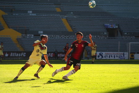 Jugadores de Atlas y América durante la Final Sub-15 del Apertura 2019 de la Liga BBVA MX entre Atlas FC y Club América, celebrado en el est