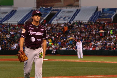 Zack Dodson durante el tercer juego de la serie de la Liga Mexicana del Pacífico 2019-2020 entre Charros de Jalisco y Tomateros de Culiacán,