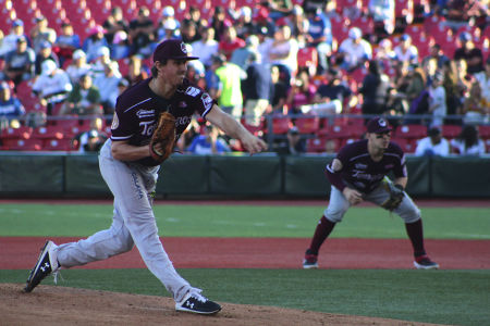 Zack Dodson durante el tercer juego de la serie de la Liga Mexicana del Pacífico 2019-2020 entre Charros de Jalisco y Tomateros de Culiacán,
