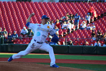 Manuel Flores durante el tercer juego de la serie de la Liga Mexicana del Pacífico 2019-2020 entre Charros de Jalisco y Tomateros de Culiacá