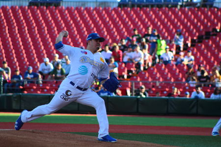 Manuel Flores durante el tercer juego de la serie de la Liga Mexicana del Pacífico 2019-2020 entre Charros de Jalisco y Tomateros de Culiacá