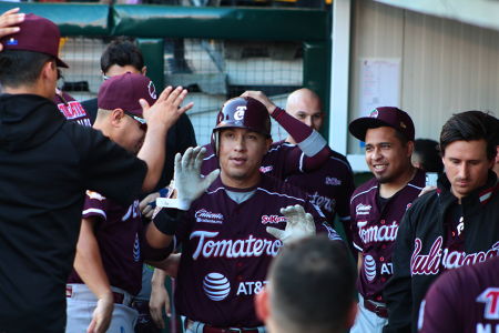 Jugadores de Tomateros durante el tercer juego de la serie de la Liga Mexicana del Pacífico 2019-2020 entre Charros de Jalisco y Tomateros d