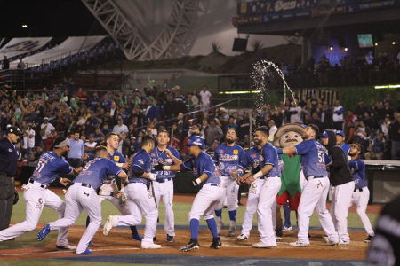 Walk-off de los Charros de Jalisco durante el primer juego de la serie de la Liga Mexicana del Pacífico 2019-2020 entre Charros de Jalisco y
