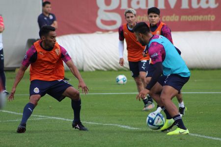 José Juan Vázquez durante el entrenamiento del 26 de diciembre del 2019 del Primer Equipo de Chivas celebrado en el Club Chivas Verde Valle.
