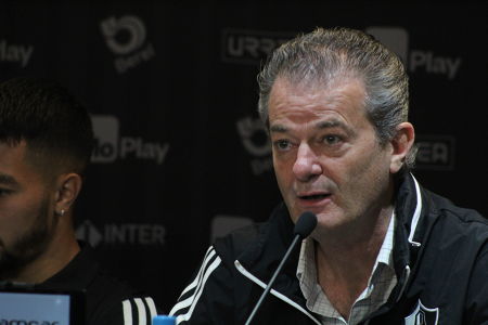 Pedro Portilla charlando durante la presentación de los refuerzos del Club Atlas para el Clausura 2020. — Liga MX — Atlas FC, Liga MX, Claus