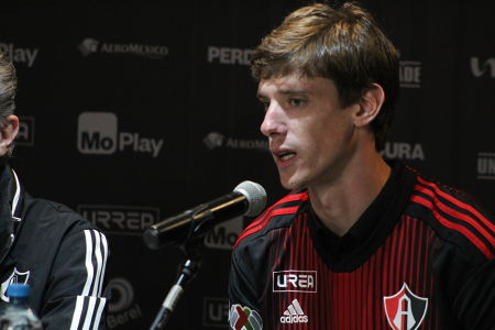 Germán Conti charlando durante la presentación de los refuerzos del Club Atlas para el Clausura 2020. — Liga MX — Atlas FC, Liga MX, Clausur