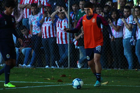 Sebastián Martínez durante el entrenamiento del 2 de enero del 2020 del Primer Equipo de Chivas celebrado en el Club Chivas Verde Valle. — C