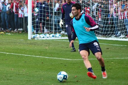 Antonio Briseño durante el entrenamiento del 2 de enero del 2020 del Primer Equipo de Chivas celebrado en el Club Chivas Verde Valle. — Chiv