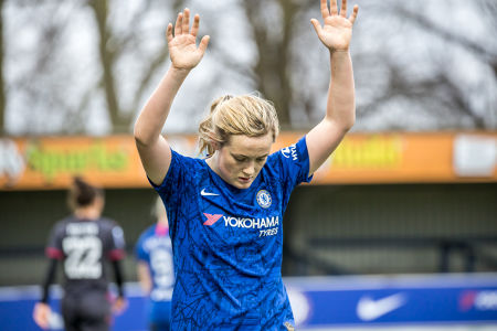 Erin Cuthbert preparing to take a corner — Chelsea FC — Chelsea FC, Reading FC, FAWSL
