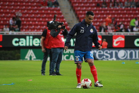 José Juan Vázquez durante el duelo de la Jornada 1 de la Liga MX entre Chivas y Juárez, celebrado en el Estadio Akron. — Chivas — Chivas, Li
