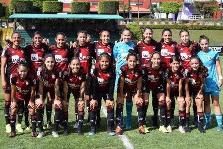Foto de equipo del Atlas Femenil para enfrentar a Querétaro Femenil en la Jornada 4 del Clausura 2020 de la Liga MX Femenil. — Atlas Femenil