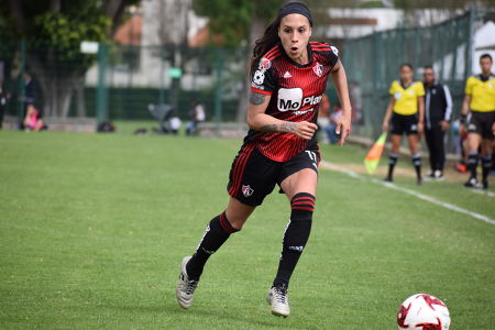 Fabiola Ibarra dirigiendo el ataque del Atlas Femenil. — Atlas Femenil — Atlas Femenil, Querétaro Femenil, Liga BBVA MX Femenil