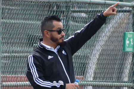 Fernando Samayoa dando indicaciones. — Atlas Femenil — Fernando Samayoa, Atlas Femenil