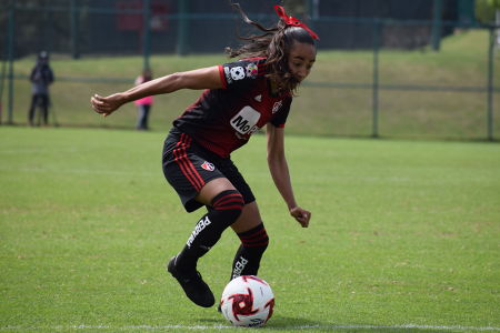 Alejandra Franco metiéndose al área del Tijuana Femenil. — Atlas Femenil — Alejandra Franco, Atlas Femenil