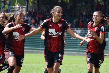 Mayra Santana después de anotar un gol ante el Tijuana Femenil. — Atlas Femenil — Mayra Santana, Atlas Femenil