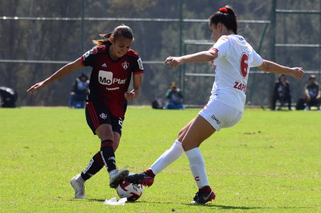 Leyla Zapata desarmando a Ana Rosa García. — Atlas Femenil — Leyla Zapata, Ana Rosa García, Tijuana Femenil