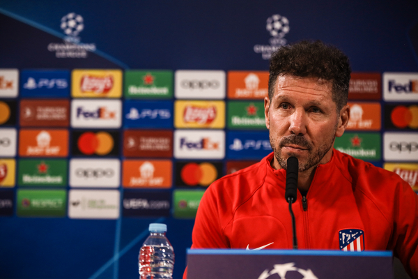 bottle — Cholo Simeone, Yannik Carrasco, Atlético de Madrid