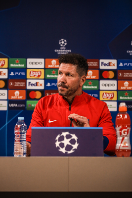 bottle — Cholo Simeone, Yannik Carrasco, Atlético de Madrid