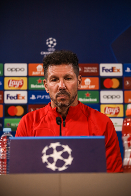 laptop — Cholo Simeone, Yannik Carrasco, Atlético de Madrid