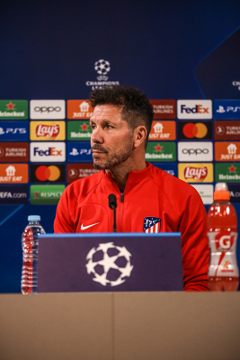 bottle — Cholo Simeone, Yannik Carrasco, Atlético de Madrid