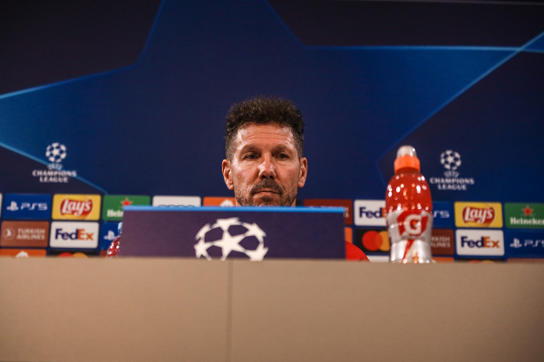 bottle — Cholo Simeone, Yannik Carrasco, Atlético de Madrid