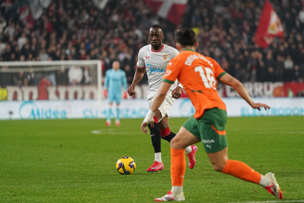 Sevilla FC - Valencia CF (J19 LaLiga EA Sports) — LaLiga — Sevilla FC, Valencia CF, LaLiga