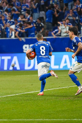 Santi Cazorla celebra el gol — Real Oviedo — Real Oviedo, CD Mirandés, Liga Hypermotion