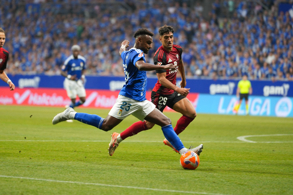 Hassan bajo presión — Real Oviedo — Real Oviedo, CD Mirandés, Liga Hypermotion