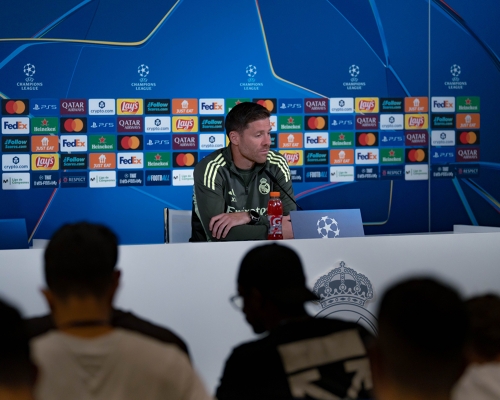 Ruenda De Pressa Aurélien Tchouaméni - Xabi Alonso | Real Madrid UEFA Champions League — Xabi Alonso — Xabi Alonso, UEFA Champions League, R