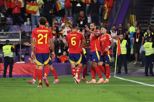Borja Iglesias — Mikel Oyarzabal, selección española de fútbol, Mikel Merino
