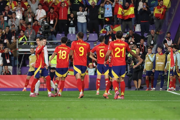 Borja Iglesias — Borja Iglesias, selección española de fútbol, Mikel Merino
