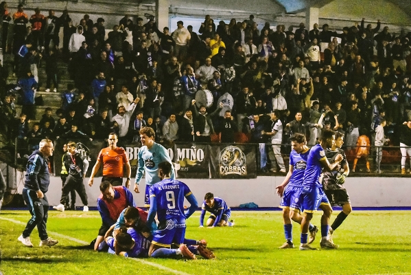 Kensly Vázquez — Ourense CF, Real Oviedo, Copa del Rey