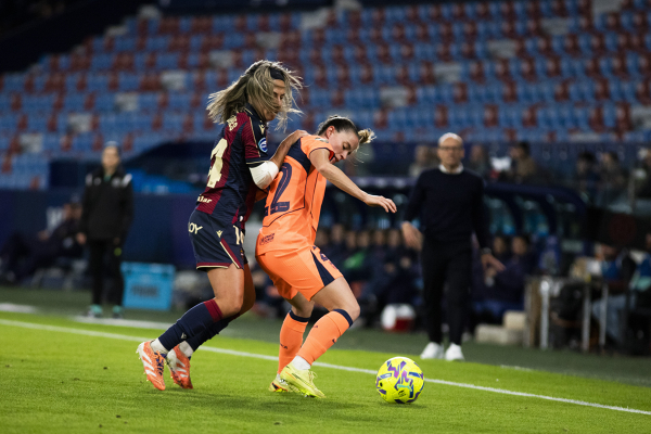 Liga F J12 | Levante UD 0 - 4 Fc Barcelona  — Ona Batlle — Dolores Silva, Ona Batlle, Levante UD Femenino