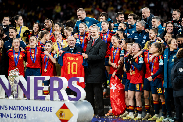 Final UEFA Women's Nations League | España 3 - 0 Alemania  — Selección española femenina — Selección española femenina, Rey Felipe IV