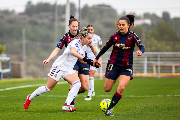 Liga F J16 | Levante UD 1 - 2 Real Madrid — Athenea del Castillo — Athenea del Castillo, Ana Franco