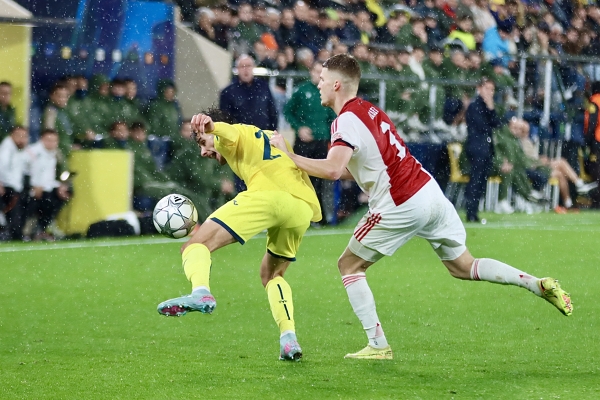 Villarreal CF — Sergi Cardona, Villarreal CF, Antón Gaaei