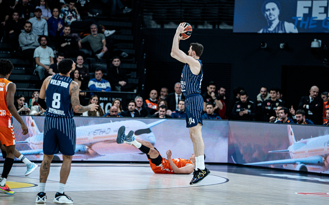 Valencia Basket — Ercan Osmani, Valencia Basket, Anadolu Efes Istanbul vs Valencia Basket