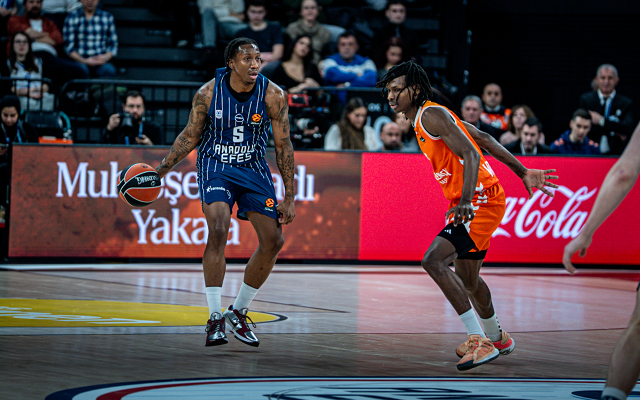 Valencia Basket — Saben Lee, Brancou Badio, Valencia Basket