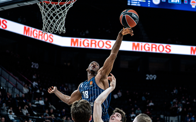 Valencia Basket — Kai Jones, Valencia Basket, Anadolu Efes Istanbul vs Valencia Basket