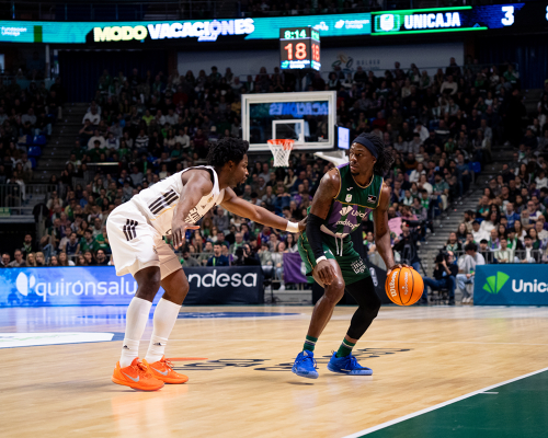 Kendrick Perry atacando a Andrés Feliz — Real Madrid CF — Real Madrid, Unicaja Málaga, Baloncesto
