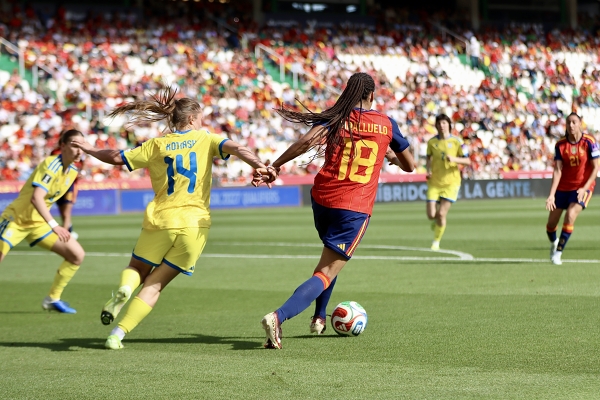 seleccion española de futbol — Salma Paralluelo, seleccion española de futbol