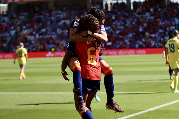 seleccion española de futbol — Edna Imade, Salma Paralluelo, seleccion española de futbol